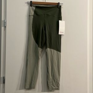 Ladies Cropped LULULEMON pants size 4